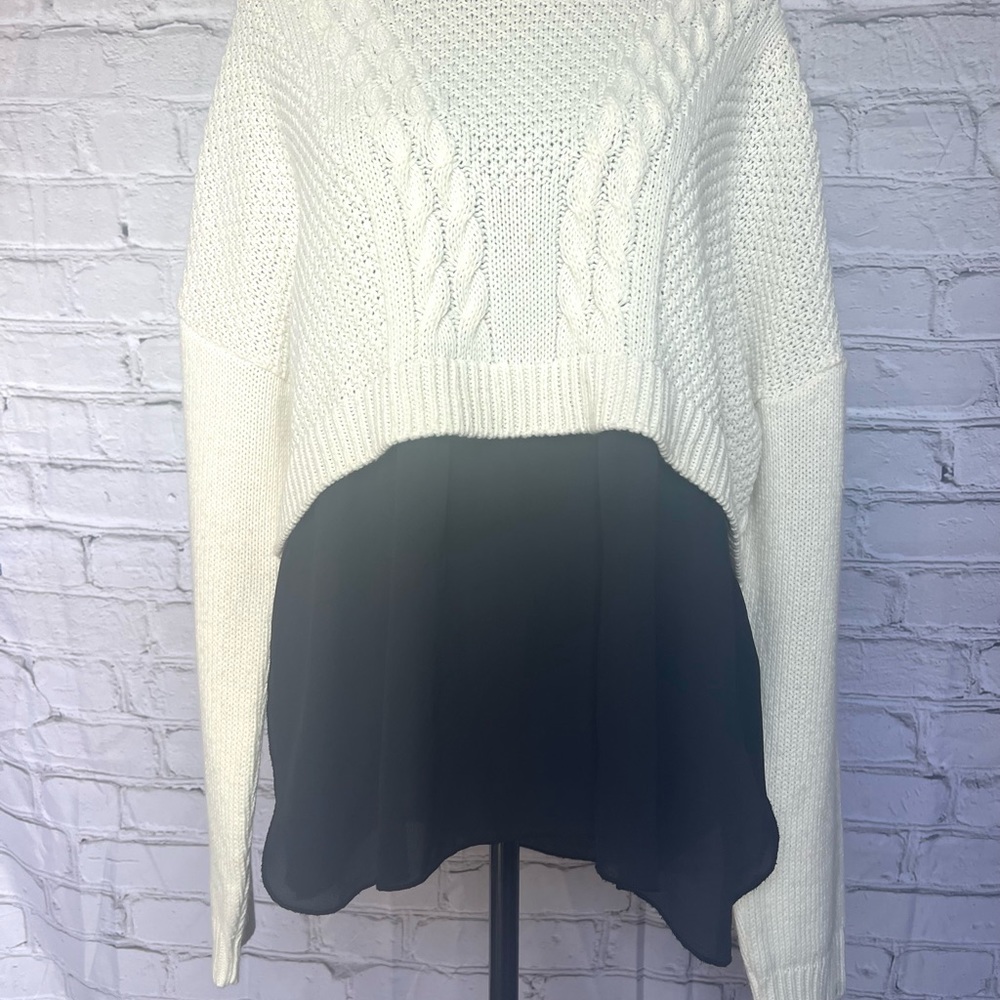 Venus sweater cropped sweater side slits in under layer pre-loved